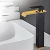 Rubinetti del lavandino da bagno rubinetto a cascata nera in oro oro in oro controsoffitto bacino da lavabo del mixer mobile per rubinetto quadrato