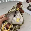 Borsa a tracolla ascellare da donna alla moda con patta in lana Hardware dorato Borsa con fibbia in metallo Borsa con frange Matelasse Borsa per trucco dolce principessa 21x15 cm