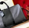 Duffel Taschen im Freien Packungen echte Leder -Frauen Männer Taschen Fashion Reisetasche Duffle Bag Leder Gepäckhandtaschen große Kapazität T 55 cm Luxusdesignertasche Tasche