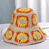 Boinas de chapéu de padrão de flor elegante Floral Crochet Straw Sun Bord Brim balde para mulheres Proteção de Summer Summer Beach UV