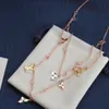 Lyxdesigner Rose Gold dubbelkedja med alfabetet Flower Zircon Geometry Pendant Halsband, kvinnors modeklassiker, bankett, alla hjärtans dag, jul