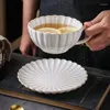 Koppar Saucers Japenese Retro Style 220 ml Keramiska kaffemuggar och fat Ställ vatten Kronformformad kopp Kura Byt glasyr Relief Process