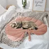 Andere Haustierversorgungen Blattform Haustierhundbettdecke warme weiche 3D -Blätter Formkissen Haustierdecke für große mittelgroße Hunde Katzen Bett Couch Sofa HKD230821