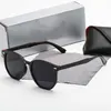 2021 Novo designer Luxury Sunglasses Homens e mulheres Trend Retro Anti-Glare Sun Glasses com Box272W