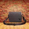 MEN TAGS NIEUWE AANKOMST Beroemd merk Classic Designer Fashion Men Messenger Bags Cross Body Bag School Bookbag 44000 aktetassen