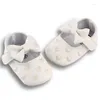 First Walkers Classic Love Brodered Baby Shoes Soft-Soled Toddler Alla matchande prinsessartiklar