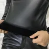 メンズTシャツとベルベットの肥厚男性PUレザーTシャツ韓国のスリムファッション長袖タイドタイトVネック刺繍ボトムシャツ