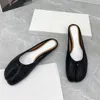 Slippers 2023 Summer Split Toe Baotou Half Tow Women's Leather Flat Bottom Wearing Horseshoe Sandals And Pig Hoof Muller Shoes