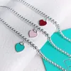 2024 T Designer Love Heart Necklace Women's 925 Silver Pendant Necklace Luxury Neck Present till flickvän Tillbehör Partihandel Box Box 118 1.1 Med Original Logo D-3541