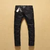 Kolanowe fałdy dla wszystkich nowych mężczyzn Lokomotywa wody Czarne chude spodnie dżinsy wysokiej jakości proste spodnie 219J