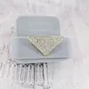 Broche design diamant triangle inversé pour hommes et femmes broche broche émail broche livraison gratuite