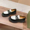 7a designer skor kvinnor polerade kohude chunky luggar sole loafer emaljerad låsande g detalj kedja casual skor mode lyxiga damer utomhus basketskor