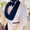 Bruidegomsmannen wit en marineblauwe bruidegom smoking Shawn Velvet revers Men Suits Wedding Man Jacket Vestbroek Tie Z147 Heren B290H