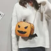 Trendig ny rolig tecknad halloween ljus ansikte pumpa kedja väska söt personlighet en axel messenger väska liten fyrkantig väska 230821
