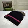 Женский дизайнер по вышивке буквы Beanie Hat мужская осень и зимние каникулы спортивные капоты теплота капот