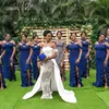 2023 Afrikanische Meerjungfrau Brautjungfer Kleider Seite Split Criss Cross Gures Rüschen plus Größe Mädchen der Ehrenkleid Marine Blue Hochzeit Gastkleider