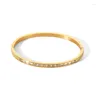 Armreifen in INS 18K Gold plattiert Edelstahl weiße Quadratkubikzirkonias Armband für Frauen zierlich Handschmuck Geschenk