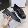 Designer-Kleiderkanäle Neue Luxus-Loafer-Schuhe für Damen, Marke mit umgedrehter Kante, flacher Mund, lässige flache Schuhe, weibliches echtes Leder, einzelne Pantoletten, Schnallenschuh