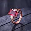 Wedding Rings Europese en Amerikaanse mode: elegante roodblauw saffier edelsteen kleurrijke open ring dames roségouden vinger joodse vinger