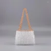 Kvällspåsar anpassade pärlstav transparenta handväskor för kvinnor 2023 enkel casual akryl handvävd färg blockerad kvinnors axelväska