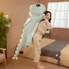 Pluche poppen HUGGABLE Big Lang Leuk Dinosaur Plush Toy Soft Cartoon Angel Angel Gevulde Doll Boyfriend kussen Kids Meisje Verjaardagsgeschenk 230818