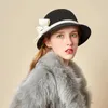 Bérets élégant fleur laine feutre chapeau pour femmes dame automne hiver femme Fedora chaud chapeaux britannique dôme Jazz casquette