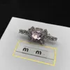 Najlepszy projektant miumiu Fashion Hair Clip New Pink Crystal Full Diamond for Ins Style Cute Temperament High Grade Spring Clip Prezes Akcesoria biżuterii