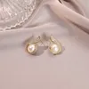 Nouvelles boucles d'oreilles en forme de flamme de perles incrustées de zircon avec des boucles d'oreilles de luxe légères à sens avancé Boucles d'oreilles de style petit parfum pour femmes à la mode Aiguille en argent