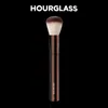 Makeup Brushes Hourglass Makeup Brush- No.2 Foundation/ Blush Brush Soft and Skin-friendly Fiber Hair Fashion Design Single Face Brush HKD230821