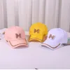 Nya 4Colors Letter M D Rhinestone Women Baseball Cap Kvinnlig solid utomhus justerbar broderade hiphophattar Summer Sunhat 201013287d