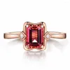 Pierścienie klastra Modna Zwięzoczerwone kryształowe rubinowe kamienie szlachetne Diamenty dla kobiet Rose Gold Tone Biżuteria Bijoux Bague Prezenty imprezowe akcesoria
