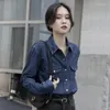 Женские блузки 2023 Летняя рубашка Женщины цветут с длинными рукавами джинсовая ткань с твердым цветом отвороты Корейская мода свободный топ