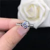 Bagues en grappe Excellente bague AU750 en or blanc 18 carats VVS1 6,5 mm 1CT Moissanite Fiançailles Femmes Amour Promise Cadeau Certifié Avec Certificat