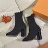 Botas de grife botas de luxo clássico Matt Patent Leather Triangle Calfskin Boots Black Bege White