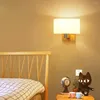 Lampada a parete in legno in legno in tessuto da letto interno leggero moderno stile nordico e27 lampade lettura studio del soggiorno decorazione del soggiorno