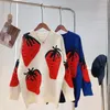 Kvinnors tröjor Flocking Strawberry Jacquard Sticked tröja Kvinnor Lazy Oaf Pullover 2023 Spring Jumpers Korean Fashjion Loose Knit Tops