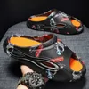 Pantoufles Nouveaux Hommes Élégants Diapositives Imprimer Vous Plate-Forme Épaisse Doux Confortable Antidérapant Chaussures D'été Mode Unisexe Pantoufles 36-47 HKD230821