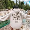 Felpa con cappuccio per uomini "Faith Over Fear" Stampa con cappuccio per lettere Donne Casualmente Pullover a maniche lunghe Tops Fashion Harajuku Unisex Taglie unisex Felpe con cappuccio 230821