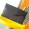 Uptown Pouch Bag pochette nouveau sac enveloppe en cuir brillant en relief crocodile avec rabat fermeture magnétique designer grain de cuir portefeuille en métal classique