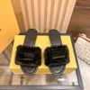 Diseñador Baguette Sandalias Zapatillas de piel Diapositivas de cuero negro Mujeres Mulas planas Sandalia con cuentas Zapatos de goma Plataforma Moda Zapato de verano