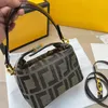 Bolsa de malas de bolsas cosméticas Bolsa de maquiagem de luxo de luxo de linhas de linhas de design de tópico Temperamento Estilo de moda versátil Caixa de bolsa de maquiagem de grande capacidade