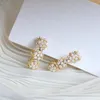 Hoopörhängen Huitan Flowerformad imitation Pearl Gold Color for Women Temperament Romantiska kvinnliga trendiga smycken