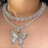 Подвесные ожерелья моды Bling Rownestone Big Butterfly Ожерелье для женщин Розовый голубой хрустальный кубинский сетевой рэпер Rock Jewelry 230613