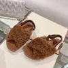 Fussbett Patch Slingback Sandals Cross Round Open Toe Lädergummisul Sole på lägenheter Kvinnors lyxdesigners Casual Lamb Fur Shoes Factory Factwear Storlek 35-40