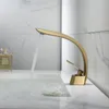 Grifos de lavabo de baño, grifo de lavabo de lujo con luz dorada cepillada, lavabo de gabinete nórdico y cobre frío