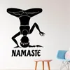 Adesivi da parete Yoga Decal Flower Om Sign Woman Headstand Namaste Design Design di autoadesivo