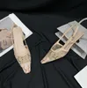 デザイナーの女性メッシュキャットヒールサンダルと靴