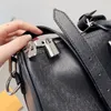 Duffle Bag Seyahat Bag Bagaj Tasarımcı Duffles Bags Kadın Tasarımcılar Çanta Moda Klasik Kapasite Büyük Kapasite Siyah Renk Bagajı 50cm