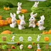 Decoratieve objecten Figurines Resin Rabbit Carrot Dierlijke beeldje Pasen Kerstmis Decor Miniature Garden Cake Decoratie Modern figuur cadeau 230822