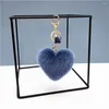 Keychains schattige pluizige pluche hartvormige sleutelhanger met kwastje faux ball key ring hanger voor meisje rugzak decoratieve accessoires